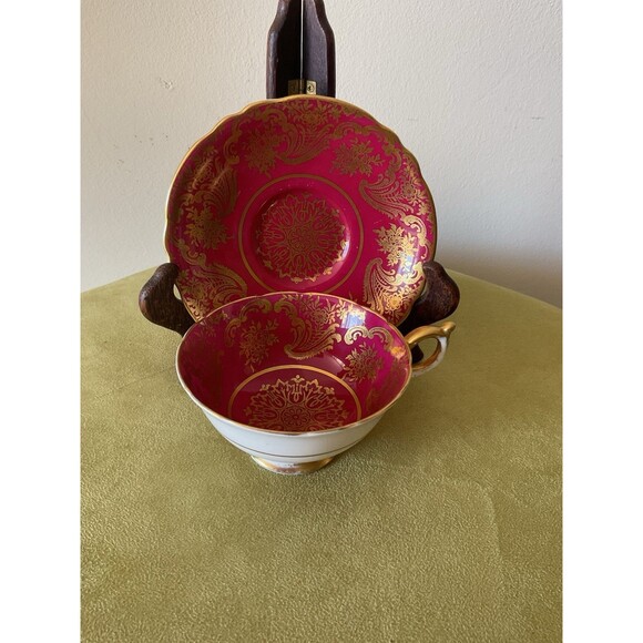 PARAGON DOUBLE WARRANT H.M. the QUEEN & H.M QUEEN MARY CUP & SAUCER CHERRY RED - Picture 1 of 4